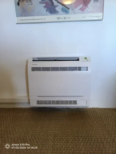 Installation d'une console réversible HEIWA pour un bureau en télétravail, Ollioules, VESTA ENR