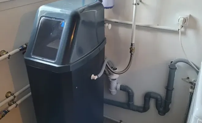 Installation d'un chauffe-eau thermodynamique et d'un adoucisseur d'eau au sel, Ollioules, VESTA ENR